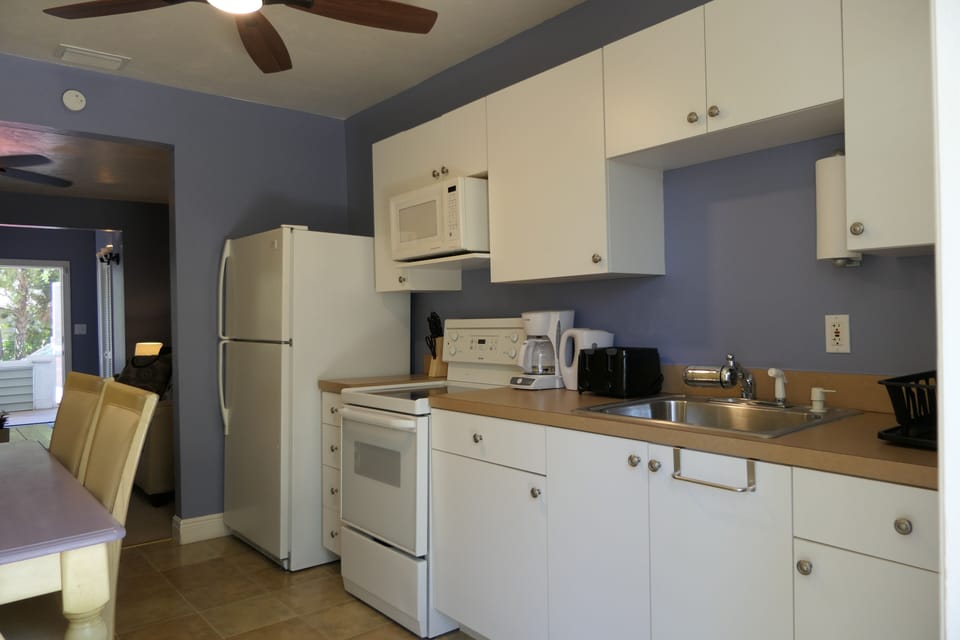 kitchen counter with stove / oven, microwave, coffee machine, kettle, toaster...