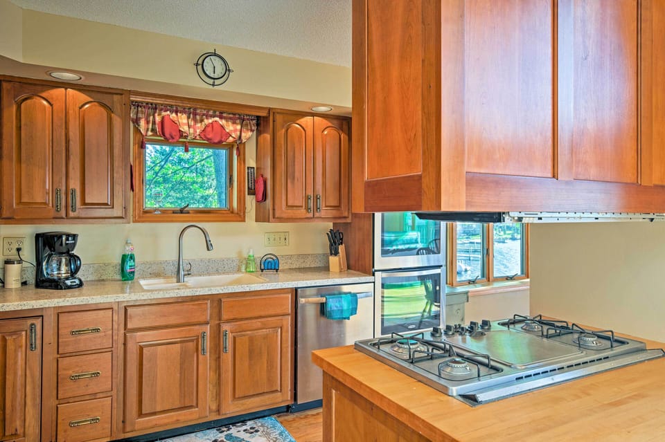 Kitchen | Crockpot | Coffee Maker & Grinder |Toaster | Trash Bags