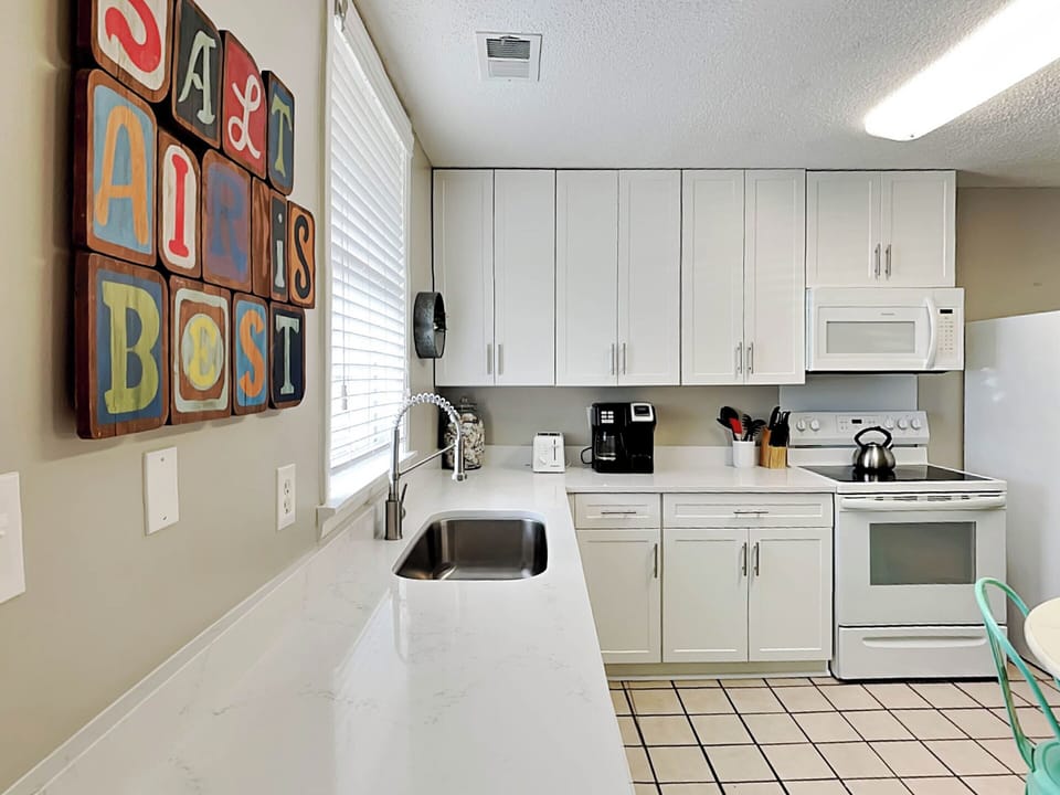 Eat-In Kitchen