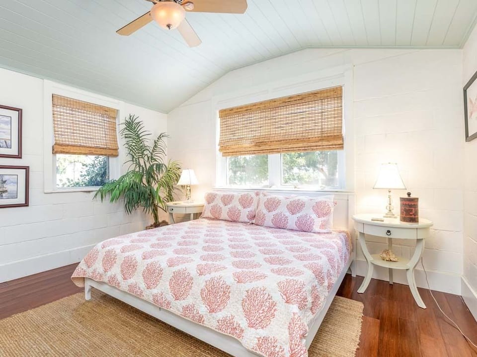 Primary Bedroom - King Size Bed