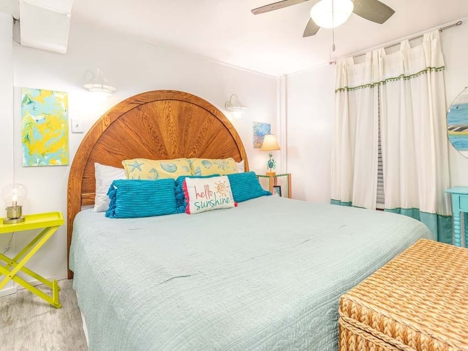 Primary Bedroom - King Size Bed