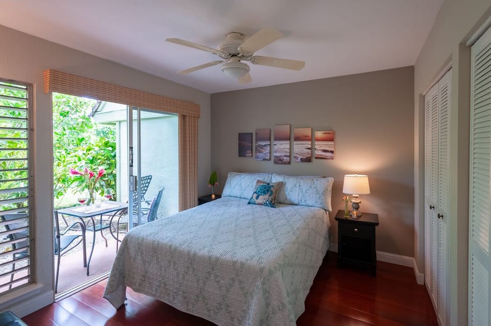 Kauai vacation rentals Puamana 25B downstairs bedroom - The downstairs master suite is cozy, private haven with its own private lanai! You can sleep with the screen door open and enjoy the ocean breezes all night long, it's truly lovely