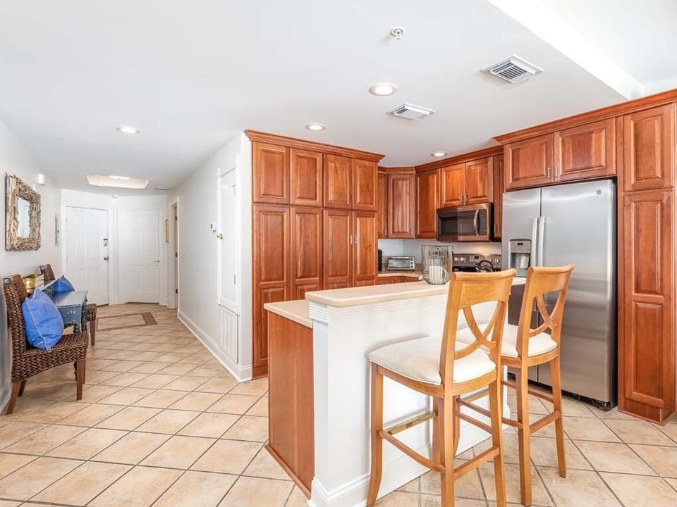 Fully Equipped Kitchen - Breakfast Bar Seating for Two