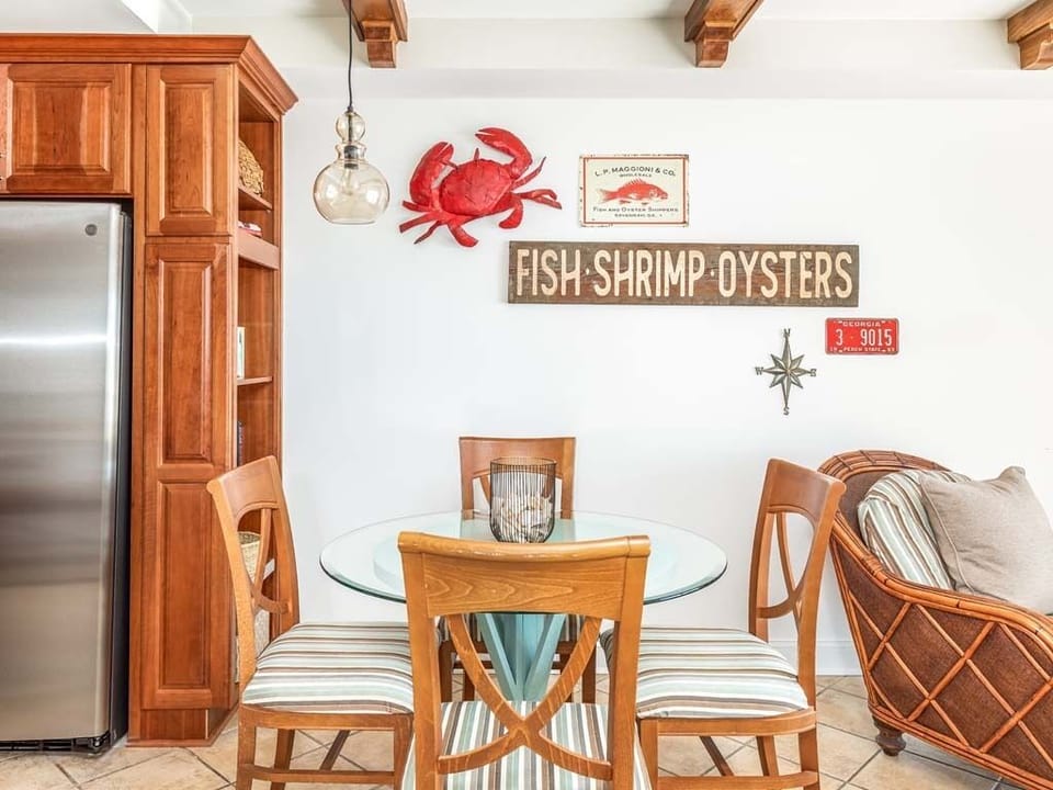 Dining Area - Seating for Four