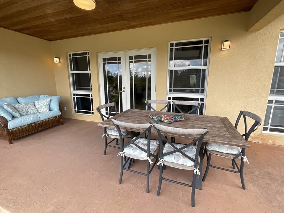 Outdoor dining