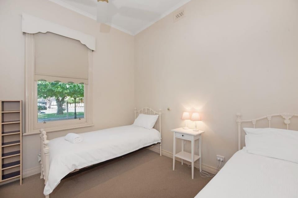 Bedroom 4 - two single beds