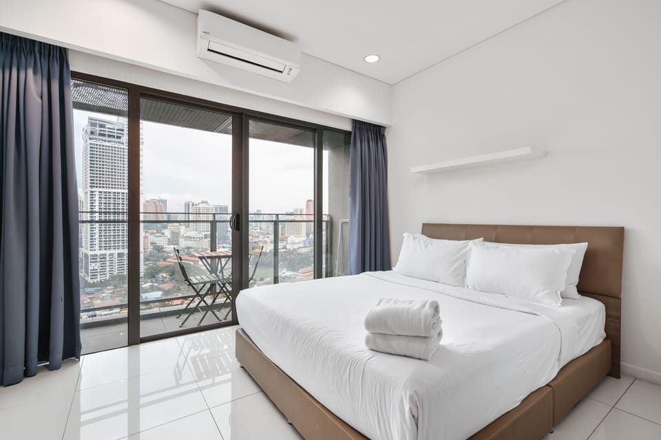 Two Bedroom Apartment | 2 bedrooms, in-room safe, laptop workspace, soundproofing