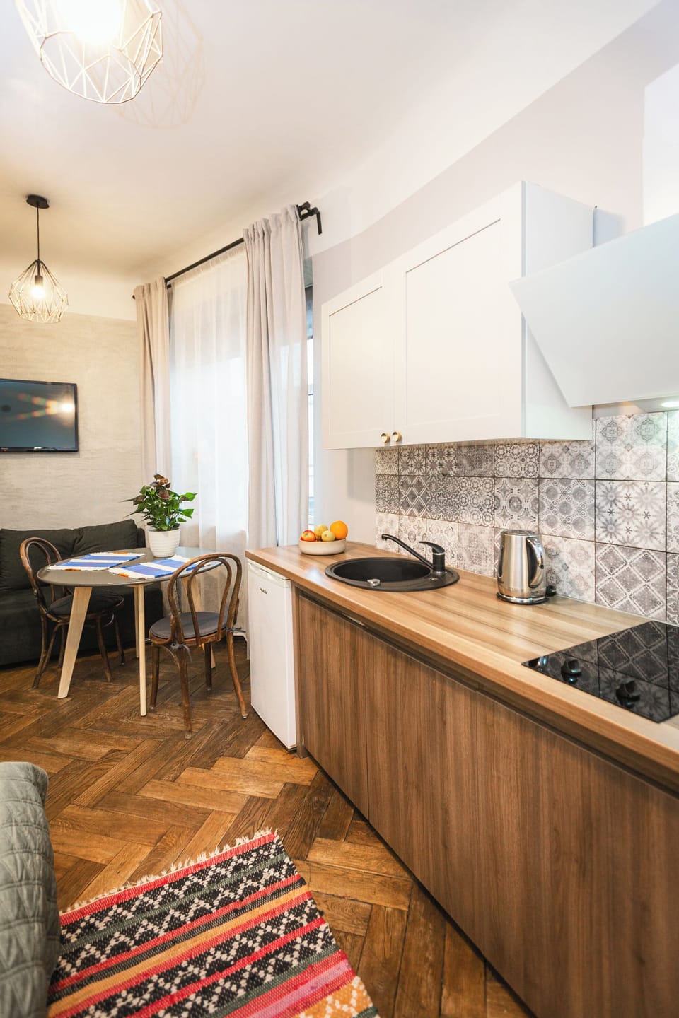Luxury Studio | Private kitchenette | Fridge, stovetop, electric kettle, cookware/dishes/utensils