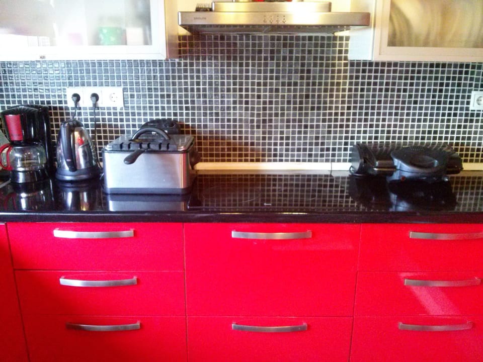 Deluxe Duplex, 3 Bedrooms | Private kitchen | Fridge, microwave, oven, stovetop