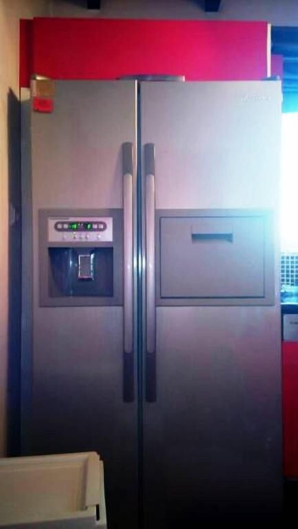 Full-size fridge, microwave, oven, stovetop