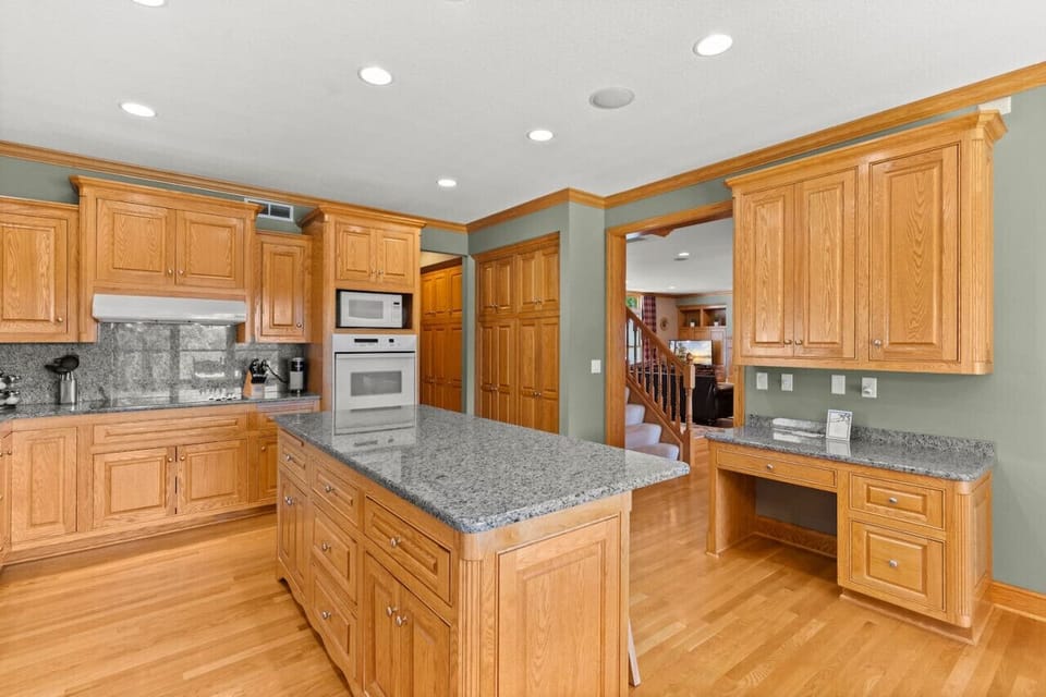 Fully equipped kitchen with pots, pans etc.  Granite counter top.