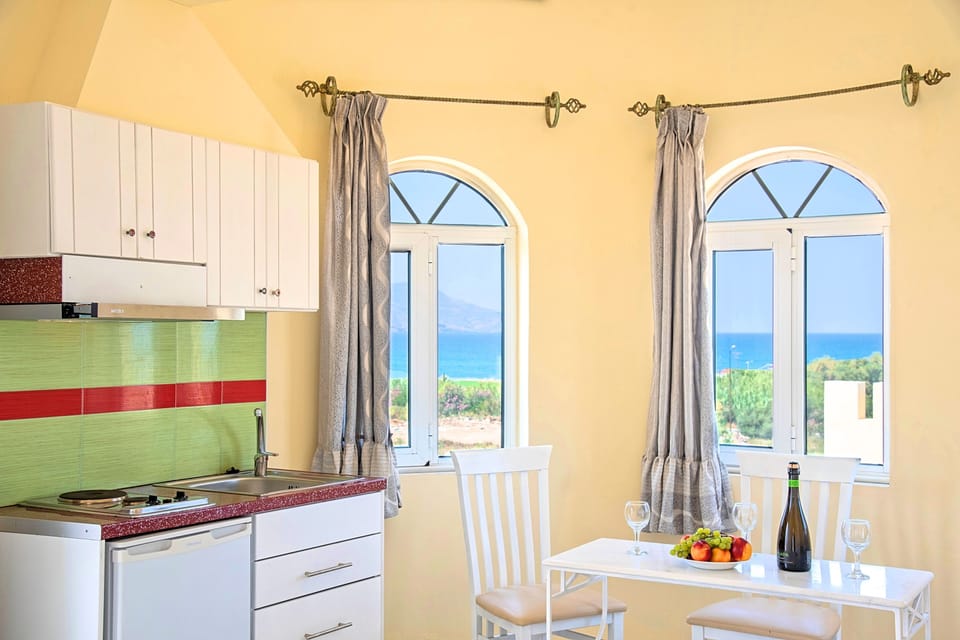 Suite, Sea view | In-room dining