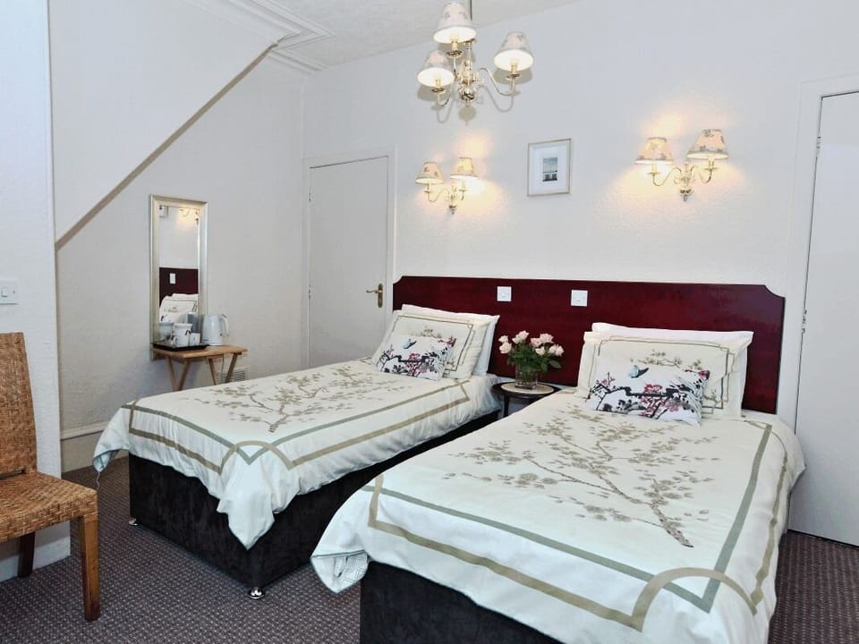 Standard Twin Room, Ensuite