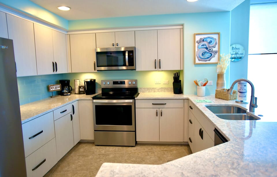 Full kitchen with under counter ice maker.  