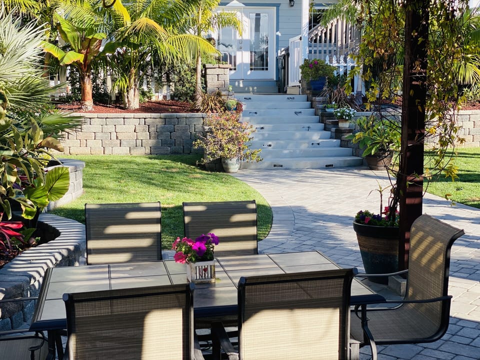 Table for six and yard view.