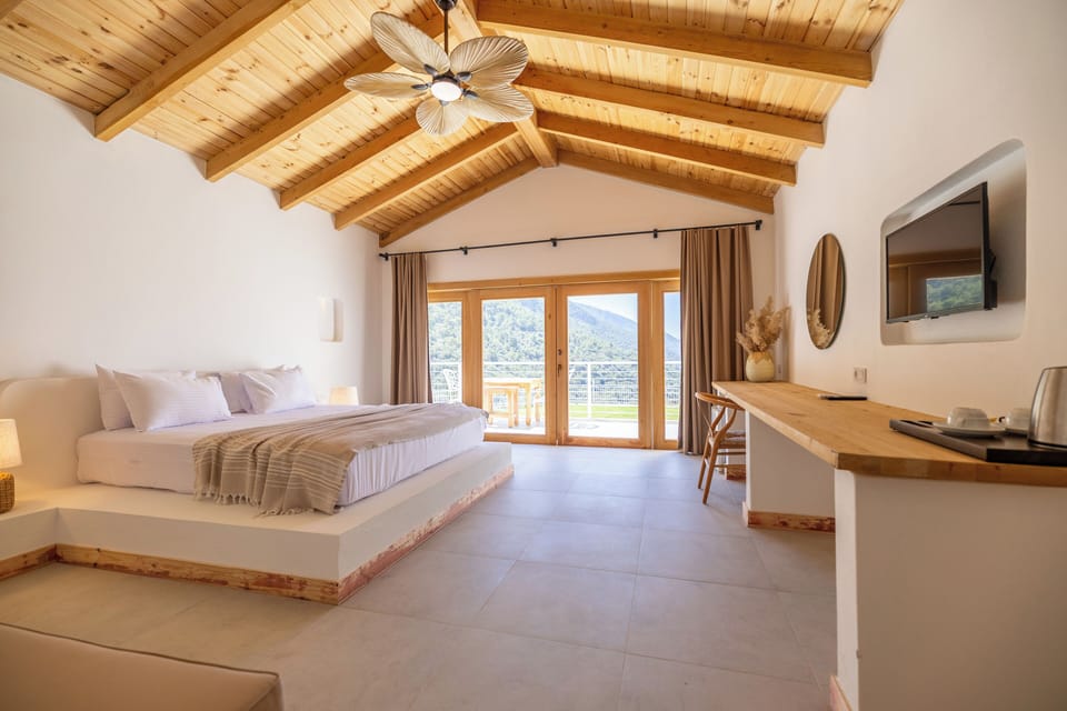 Luxury Double Room | Premium bedding, minibar, desk, blackout drapes
