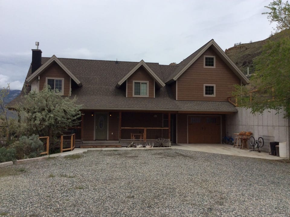 Front of house
14 Archview Dr