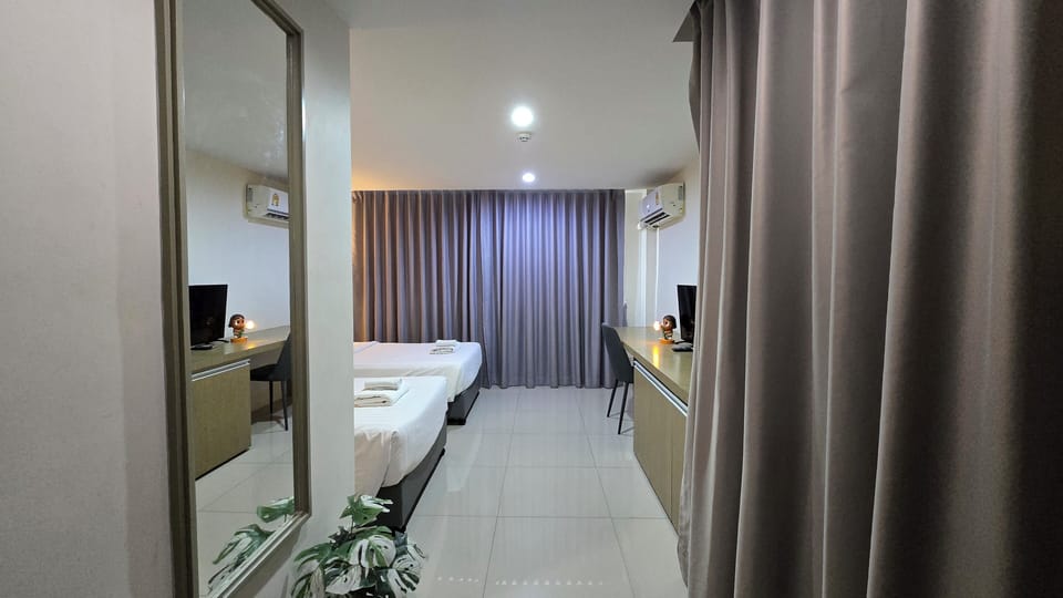 Superior Twin with window - Building 1 | Blackout drapes, free WiFi, bed sheets, wheelchair access