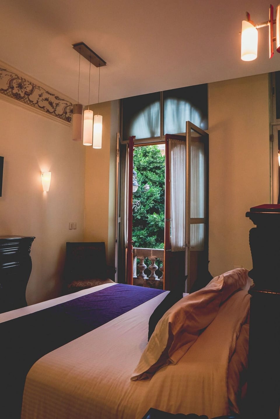 Grand Suite | Premium bedding, in-room safe, desk, WiFi (free)