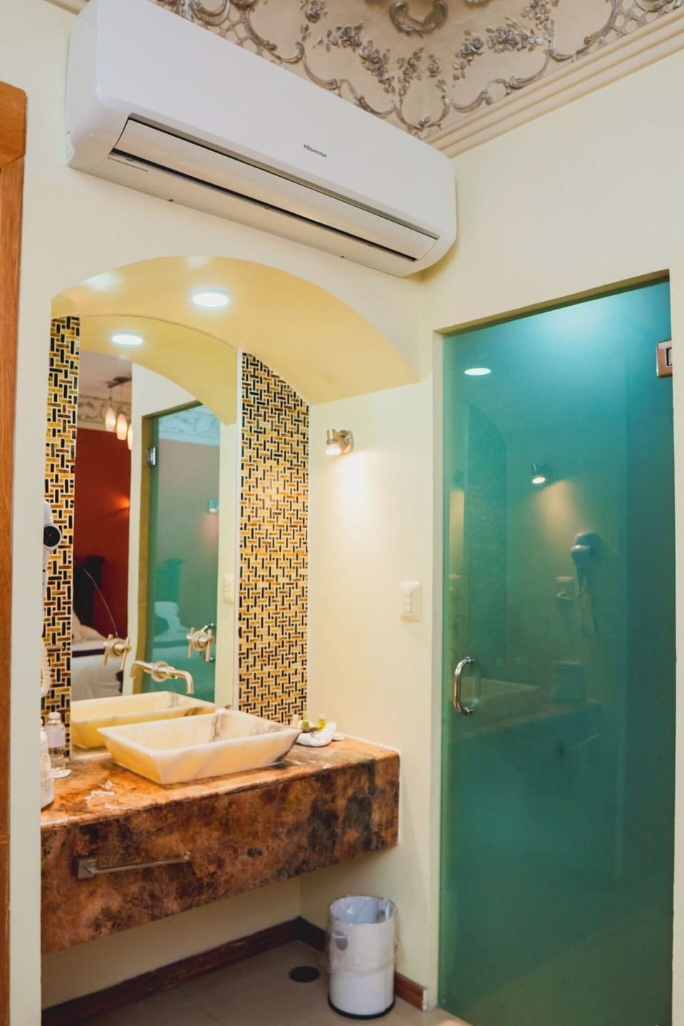 Junior Suite (Double) | Bathroom | Shower, hair dryer, towels