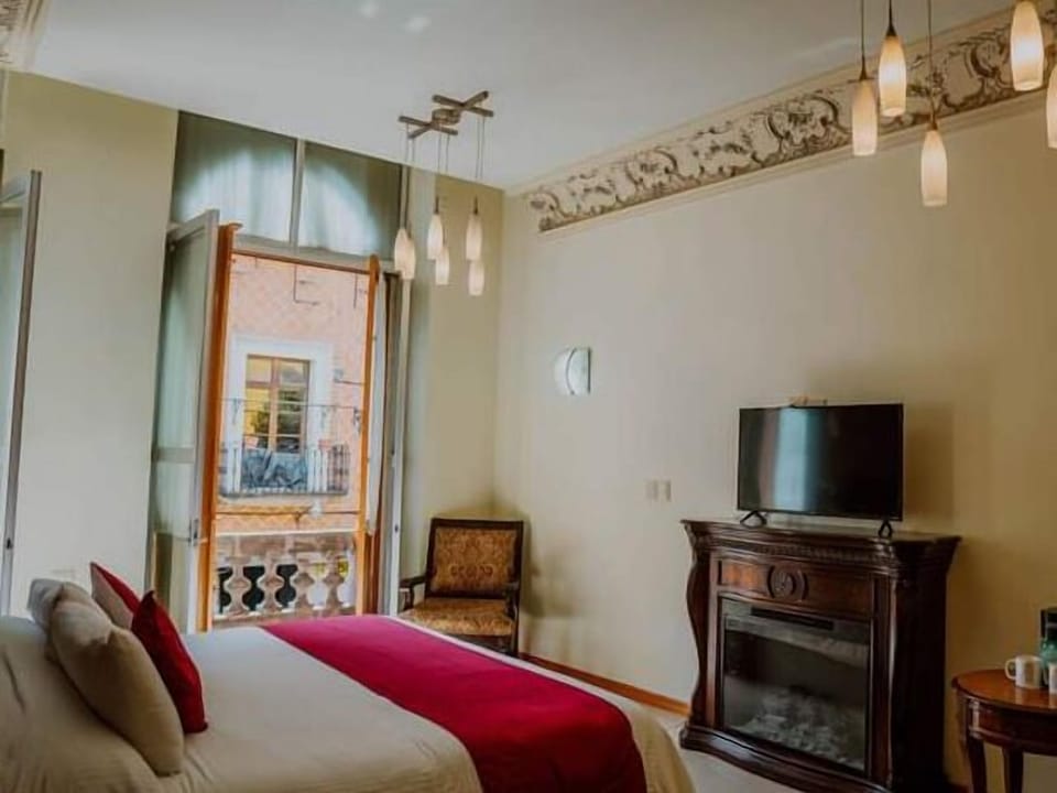 Grand Suite | Premium bedding, in-room safe, desk, WiFi (free)