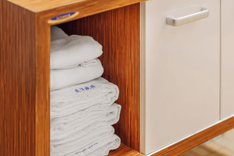 Deluxe Quadruple Room | Bathroom | Hair dryer, slippers, towels, shampoo