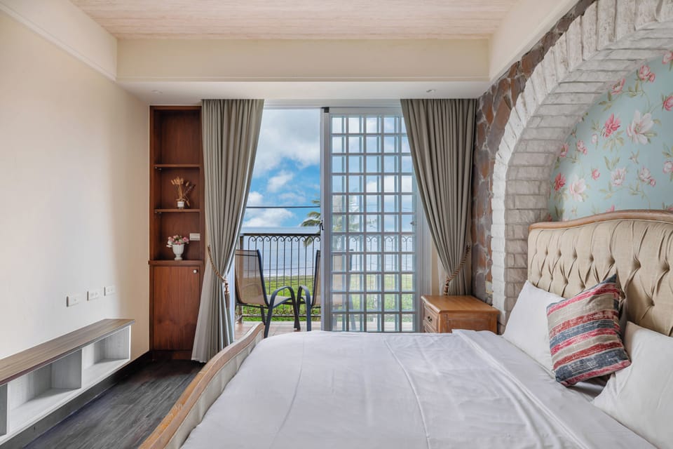 Deluxe Double Room with Balcony and Sea View | Free WiFi, bed sheets
