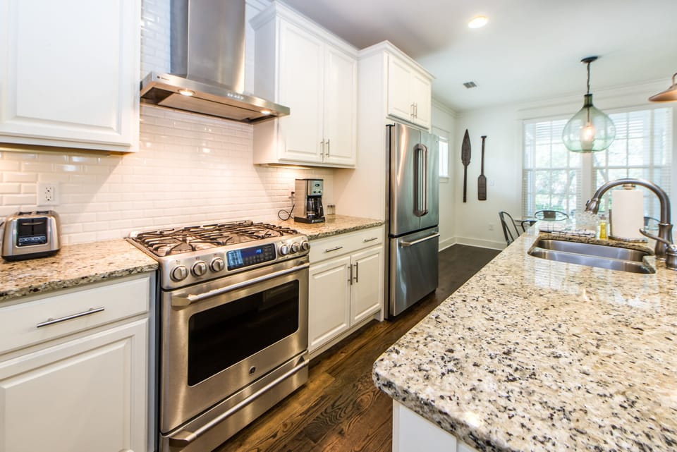 Stainless and Granite in fully equipped Kitchen!