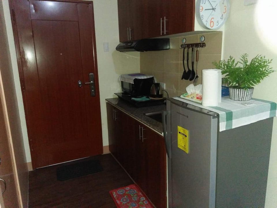 1 Bedroom Unit | Private kitchen | Full-size fridge, microwave, stovetop, dishwasher