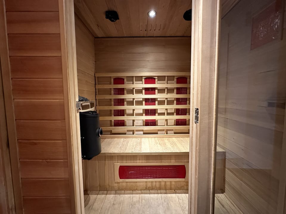Bungalow, 5 Bedrooms, Sauna | Bathroom | Separate tub and shower