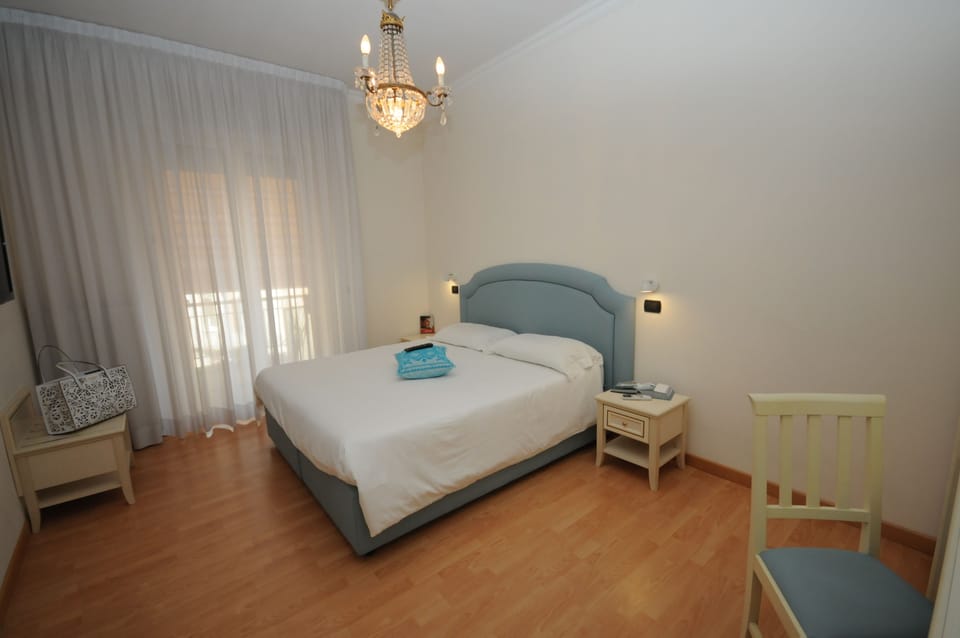 Double or Twin Room | Premium bedding, desk, free WiFi, bed sheets