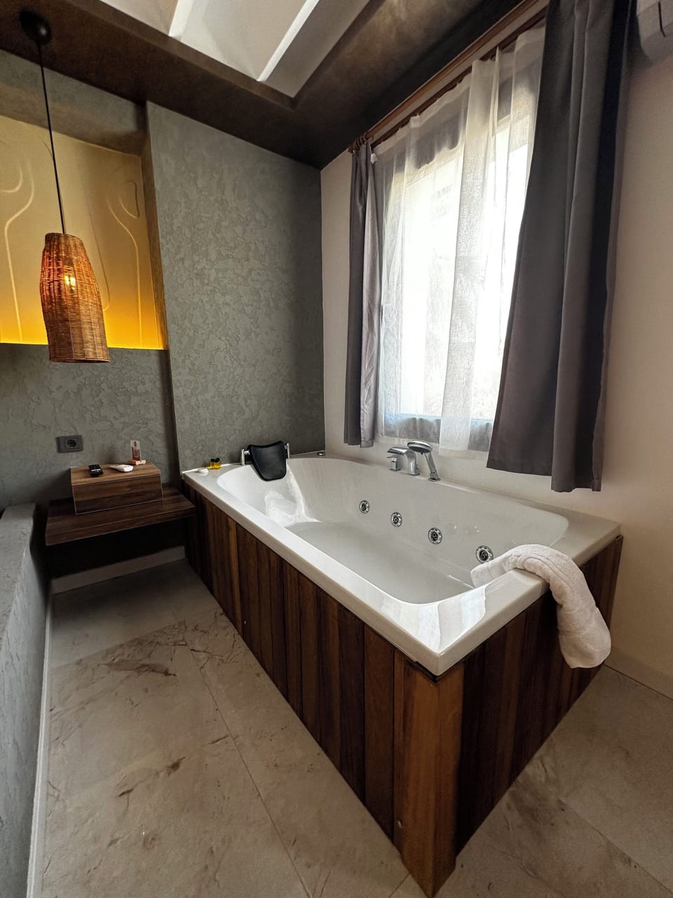 Deluxe Studio Suite | Minibar, desk, blackout drapes, free WiFi
