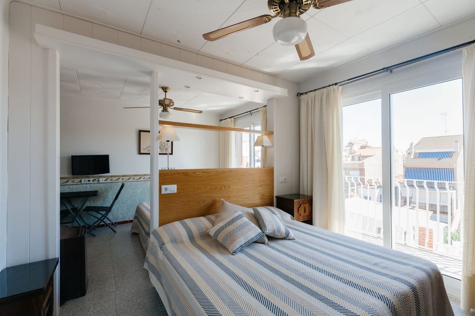 Family Quadruple Room, Multiple Beds, Non Smoking | In-room safe, desk, free cribs/infant beds, free WiFi