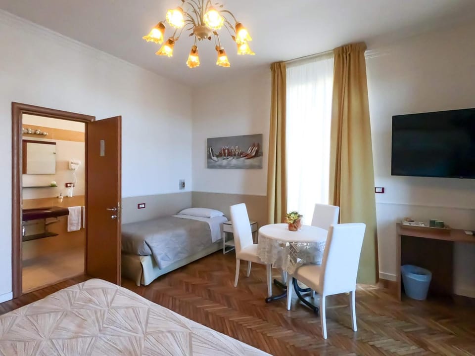 In-room safe, desk, soundproofing, free WiFi