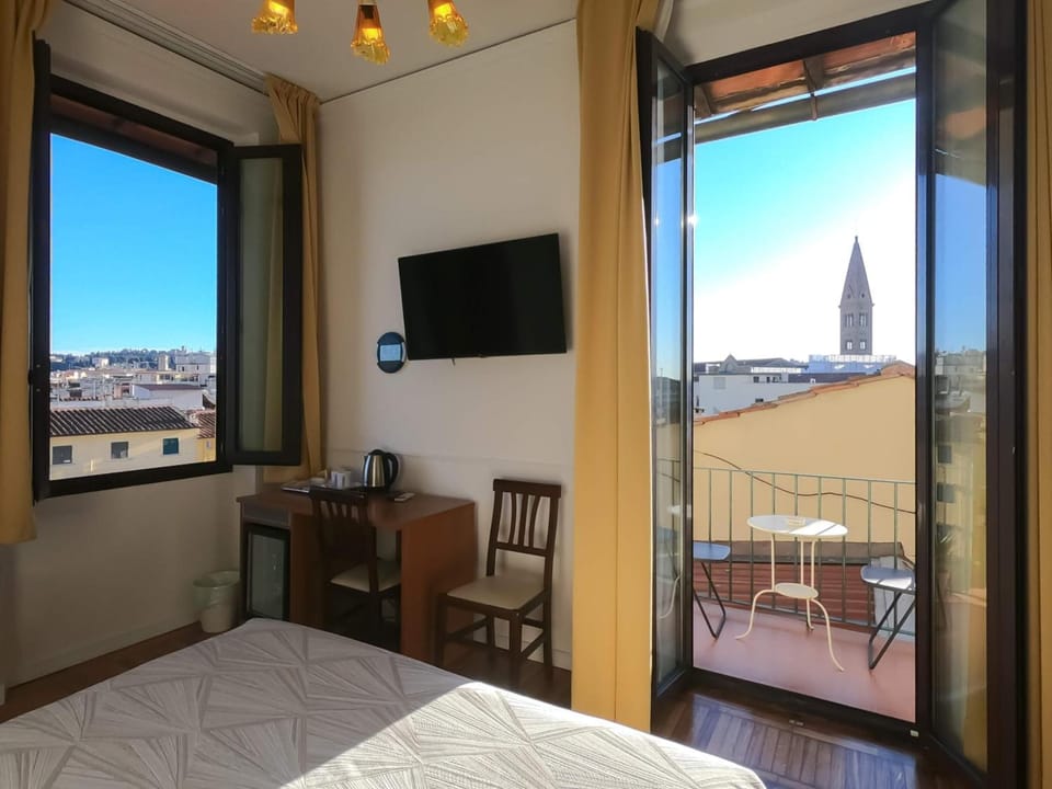 In-room safe, desk, soundproofing, free WiFi