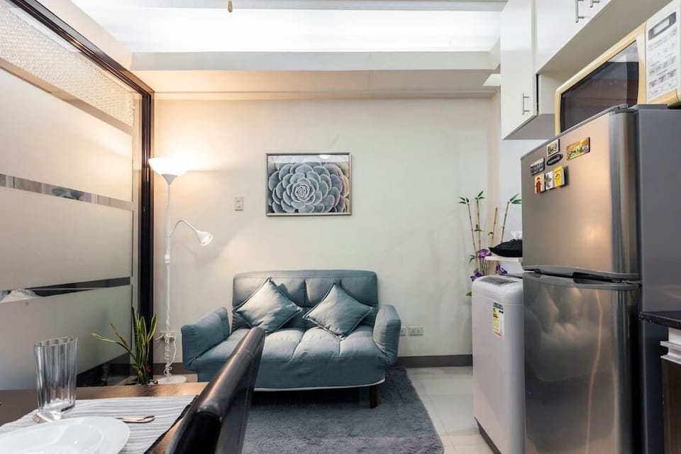 Standard Studio | Living area | 32-inch flat-screen TV with cable channels, TV