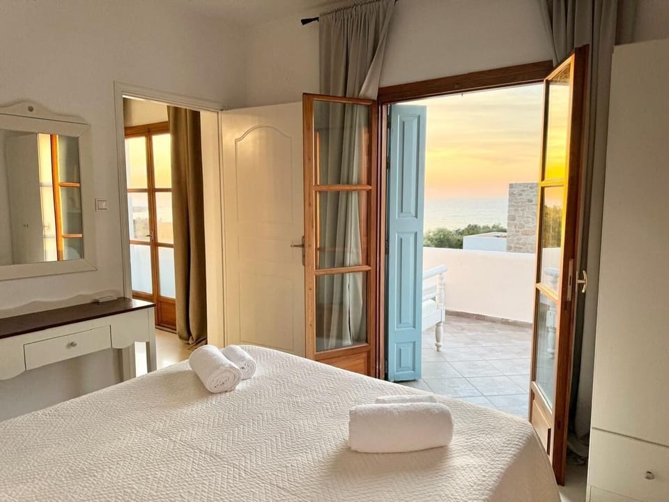 Family Suite | Egyptian cotton sheets, premium bedding, in-room safe