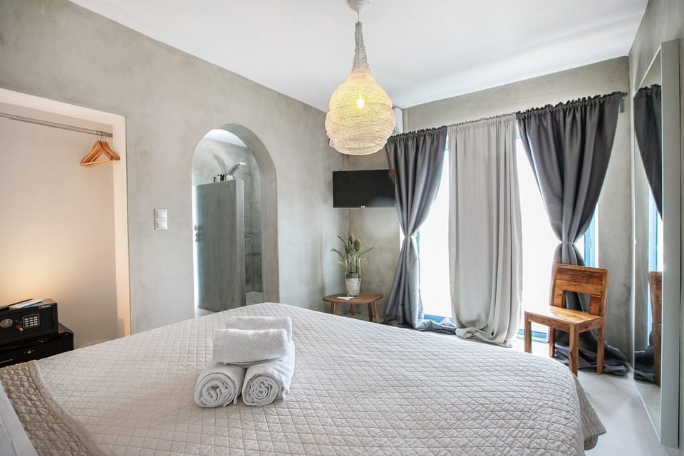 Suite, Private Pool | Egyptian cotton sheets, premium bedding, in-room safe