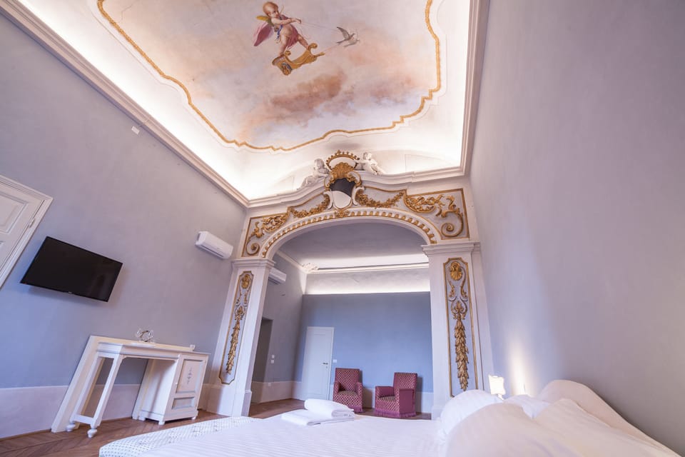 Junior Suite | Egyptian cotton sheets, premium bedding, memory foam beds, minibar