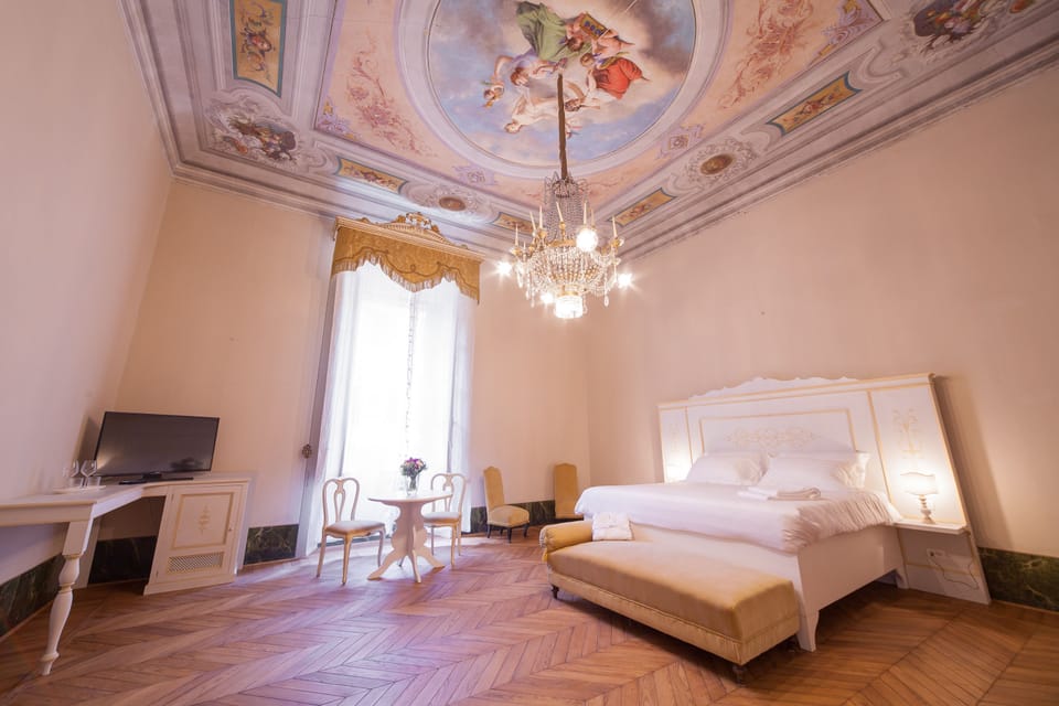 Deluxe Double Room | Egyptian cotton sheets, premium bedding, memory foam beds, minibar