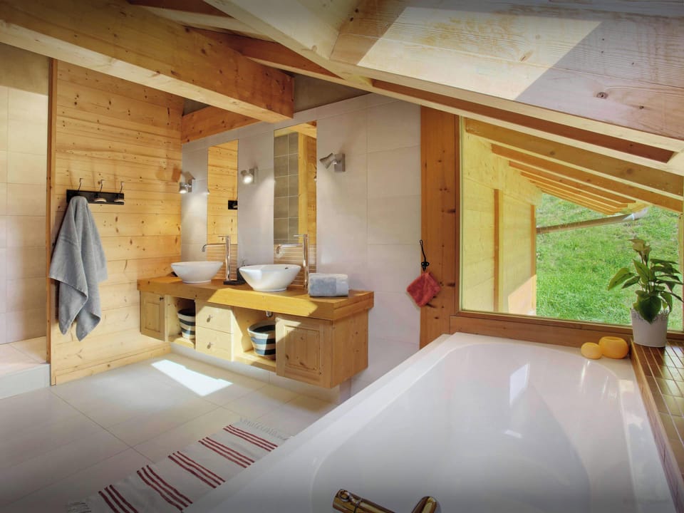 Bathroom - bedroom 8
