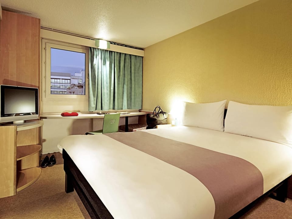 Standard Double Room, 1 Double Bed | Desk, blackout drapes, iron/ironing board, free cribs/infant beds