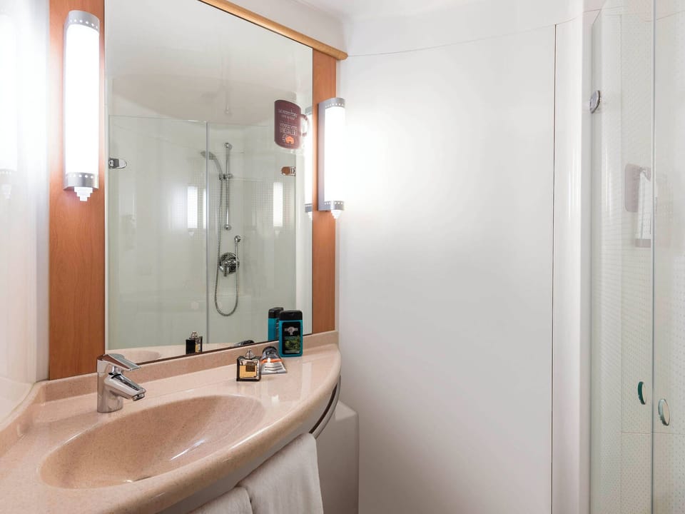 Eco-friendly toiletries, hair dryer, towels