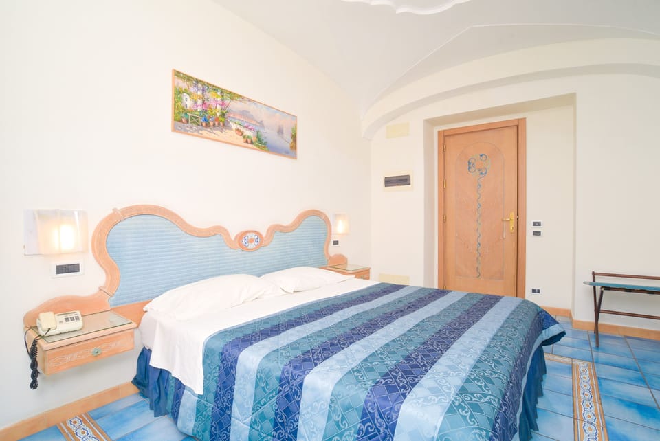 Superior Room, Balcony, Sea View | Premium bedding, minibar, in-room safe, desk