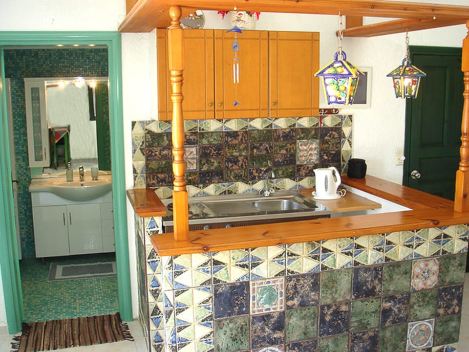 Standard Studio | Private kitchenette | Fridge, stovetop, coffee/tea maker, electric kettle