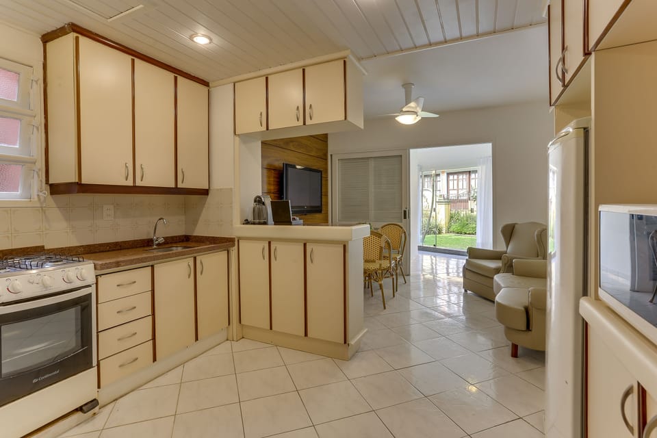 Apartment, 2 Bedrooms (Condominio Clube Atlantico) | Private kitchenette | Microwave, espresso maker