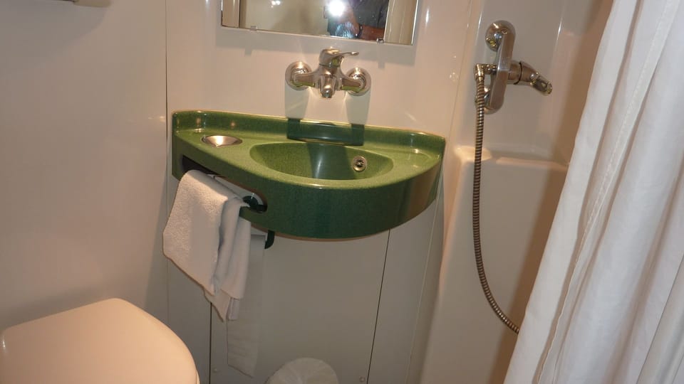 Bathroom sink