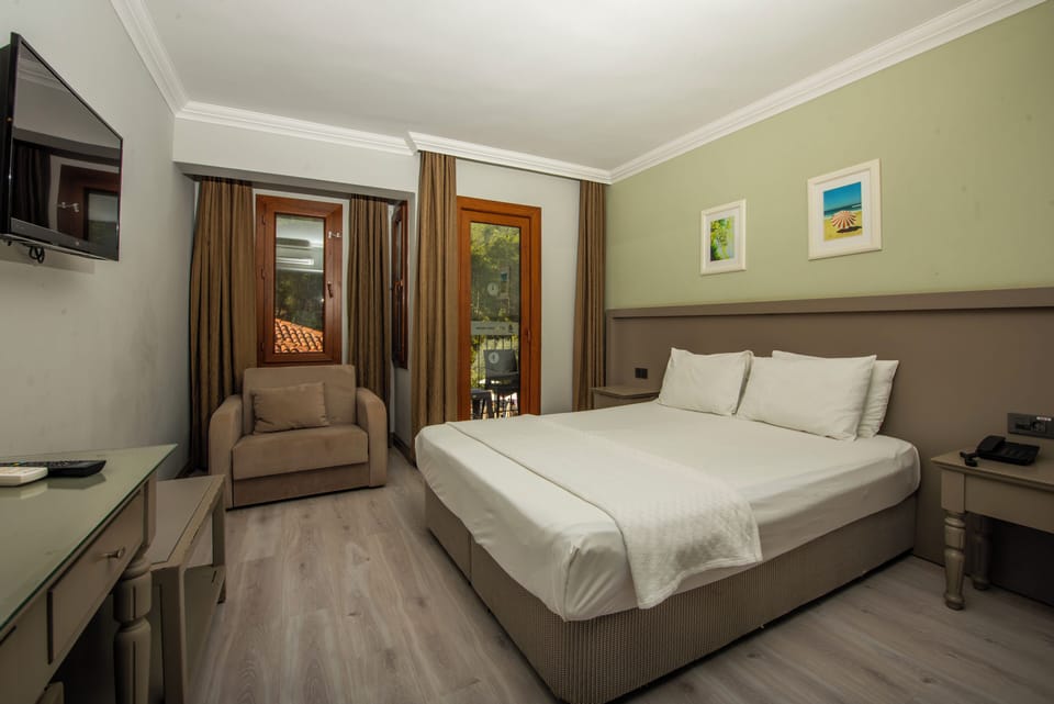 Standard Double or Twin Room | Premium bedding, minibar, blackout drapes