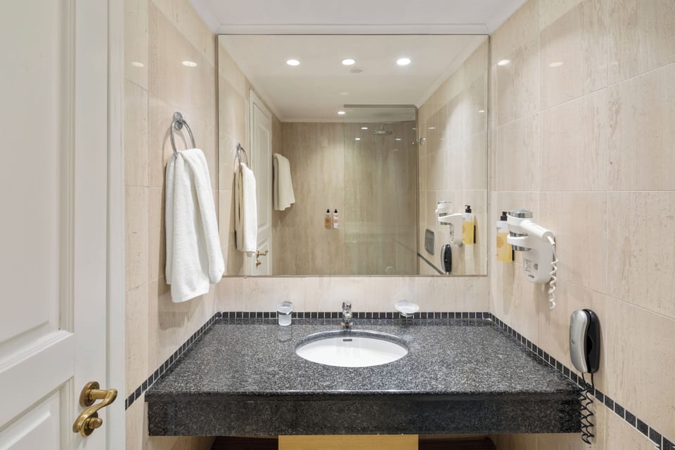 Double or Twin Room, Sea View | Bathroom | Free toiletries, hair dryer, bathrobes, slippers