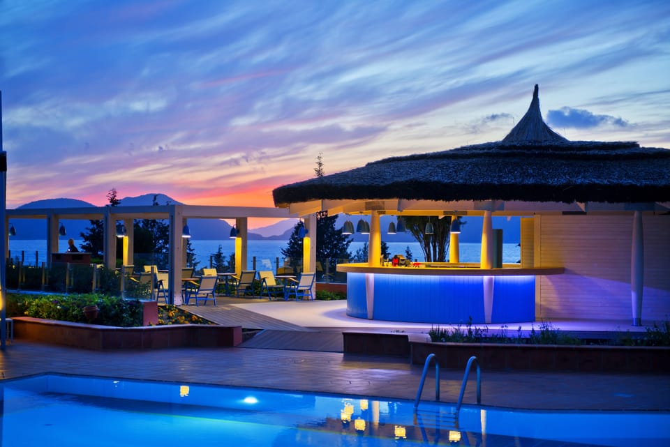 2 bars/lounges, poolside bar, beach bar